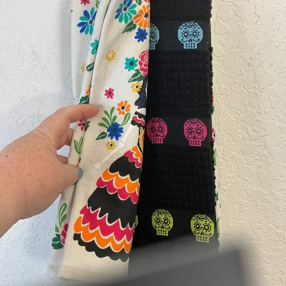 NWT Cynthia Rowley Colorful Dia de Los muertos Kitchen Towels Set